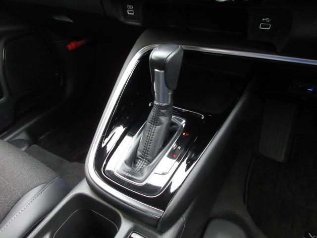 ヴェゼル ｅ：ＨＥＶＺ　禁煙車　８インチナビ　Ｂｌｕｅｔｏｏｔｈ　シートヒーター　前後ドラレコ　バックカメラ　パーキングセンサー　ＥＴＣ　ＬＥＤライト　フォグライト　サイドカーテンエアバッグ　電動テールゲート　ドアバイザー（13枚目）