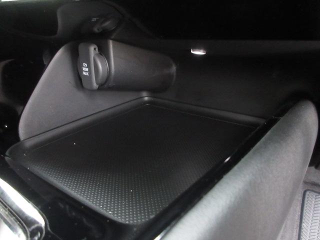 ヴェゼル ｅ：ＨＥＶＺ　禁煙車　８インチナビ　Ｂｌｕｅｔｏｏｔｈ　シートヒーター　前後ドラレコ　バックカメラ　パーキングセンサー　ＥＴＣ　ＬＥＤライト　フォグライト　サイドカーテンエアバッグ　電動テールゲート　ドアバイザー（16枚目）