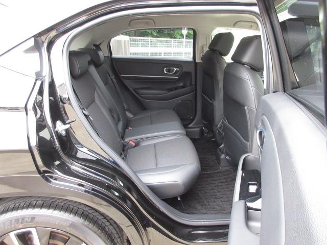 ヴェゼル ｅ：ＨＥＶＺ　禁煙車　８インチナビ　Ｂｌｕｅｔｏｏｔｈ　シートヒーター　前後ドラレコ　バックカメラ　パーキングセンサー　ＥＴＣ　ＬＥＤライト　フォグライト　サイドカーテンエアバッグ　電動テールゲート　ドアバイザー（20枚目）