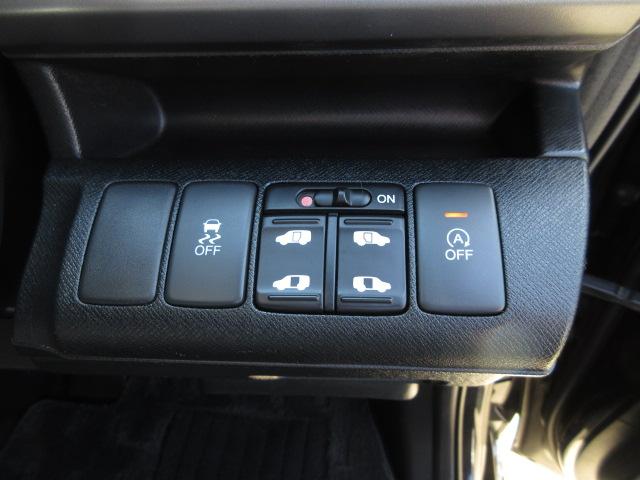 両側電動スライドドア！！荷物で手が塞がる時など簡単にドアの開閉が出来ます！何より力いらずで開閉ＯＫ！女性やお年寄りにも優しい♪電動機能はＯＦＦにもできますから元気なお子様の駆け出しも安心！