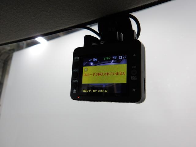 『ドライブレコーダー』動画を残すことで万が一の事態に遭遇した時の必須アイテムです！急ブレーキ・急ハンドルが起こった際、自動で記録が上書きされずに保存され、後でＰＣ等で確認出来ます。