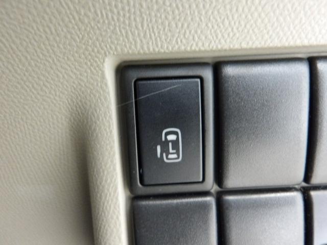 片側電動スライドドア！！荷物で手が塞がる時など簡単にドアの開閉が出来ます！何より力いらずで開閉ＯＫ！女性やお年寄りにも優しい♪電動機能はＯＦＦにもできますから元気なお子様の駆け出しも安心！