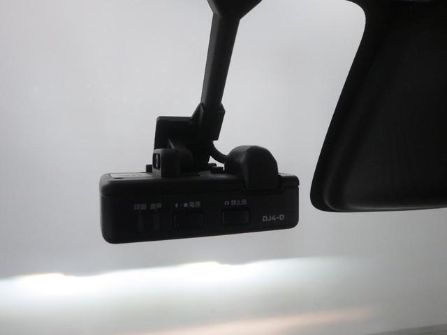 『ドライブレコーダー』動画を残すことで万が一の事態に遭遇した時の必須アイテムです！急ブレーキ・急ハンドルが起こった際、自動で記録が上書きされずに保存され、後でＰＣ等で確認出来ます。