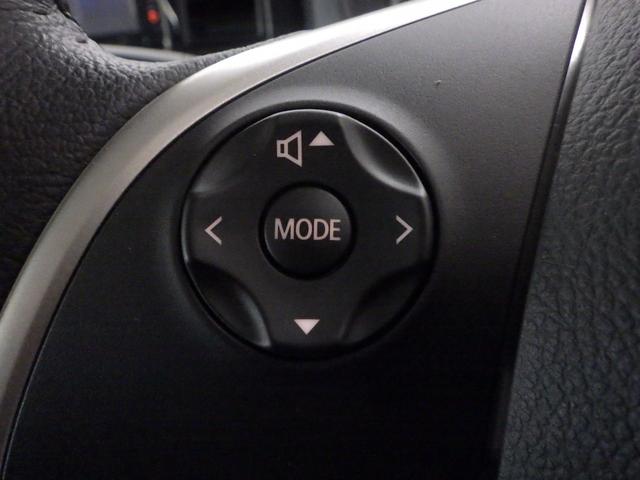 ハンドルにオーディオの操作スイッチが装備されています！視線を前方から外さずハンドルから手を離さずに操作できるのでとっても安全ですね♪