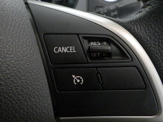 ハンドル右側にはクルーズコントロールのスイッチが装備され運転中の操作も安心して行えます！