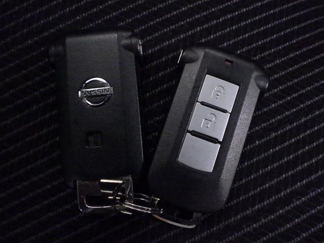 スマートキー付！キーを取り出さなくてもドアロックの施錠・開錠、エンジンの始動が出来ます！雨の日や荷物の多い日にとても便利ですね♪