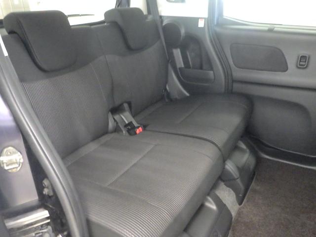 リアシートもゆったり快適に座っていただけますので、後部座席にお乗りの大切な方も楽しくドライブに参加していただけます。