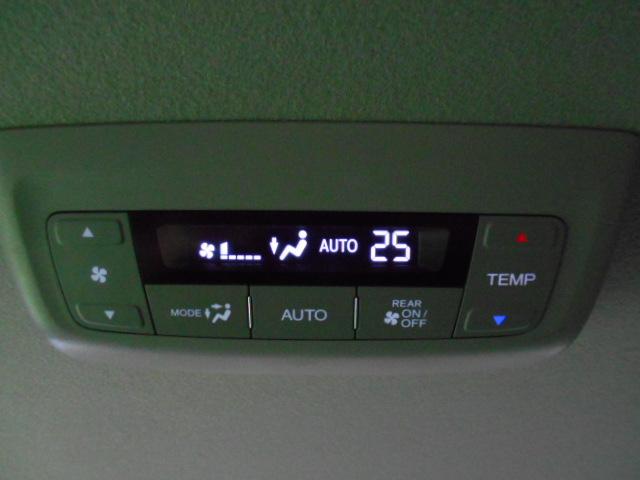 ステップワゴンスパーダ スパーダ・クールスピリットホンダセンシング　禁煙車　１オーナー　ナビ　Ｂｌｕｅｔｏｏｔｈ　シートヒーター　両側電動スライドドア　バックカメラ　ＥＴＣ　ＬＥＤライト　フォグライト　パドルシフト　ドアバイザー　サイドカーテンエアバッグ　スマートキー（12枚目）