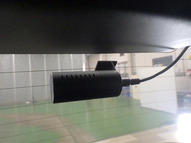 フィット ｅ：ＨＥＶホーム　禁煙車　ソノマンマ車　ナビ　Ｂｌｕｅｔｏｏｔｈ　バックカメラ　ＥＴＣ　パーキングセンサー　前後ドラレコ　サイドカーテンエアバッグ　ＬＥＤライト　ＣＤ　ＵＳＢ　スマートキー　衝突軽減ブレーキ　クルコン（9枚目）