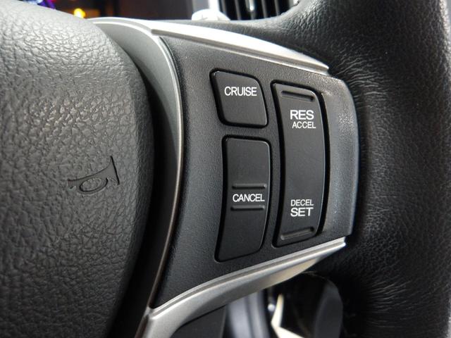 ステップワゴンスパーダ Ｚクールスピリット　禁煙　ワンオーナー　９インチナビ　後席モニター　リアカメラ　Ｂｌｕｅｔｏｏｔｈ　両側電動スライドドア　ＨＩＤ　ＥＴＣ　スマートキー　２列目キャプテンシート　クルーズコントロール　パドルシフト　アルミ（9枚目）