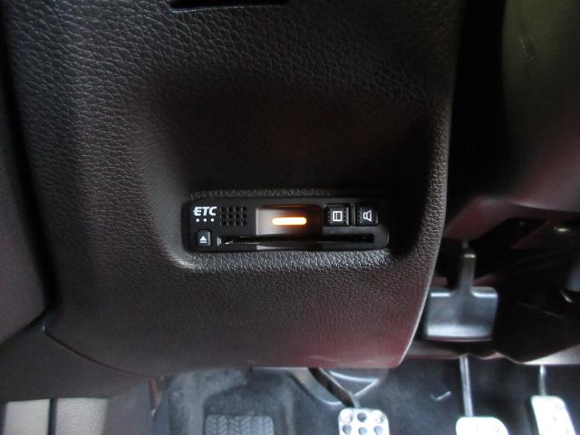 シビック ハッチバックホンダセンシング　禁煙車　６Ｍ／Ｔ　ワンオーナー　センシング　ＬＥＤヘッドライト　シートヒーター　無限フロアマット　無限バイザー　タイプＲリアスポイラー　ナビ　リアカメラ　社外マフラー　ＬＥＤルームライト　ＥＴＣ車載器（5枚目）