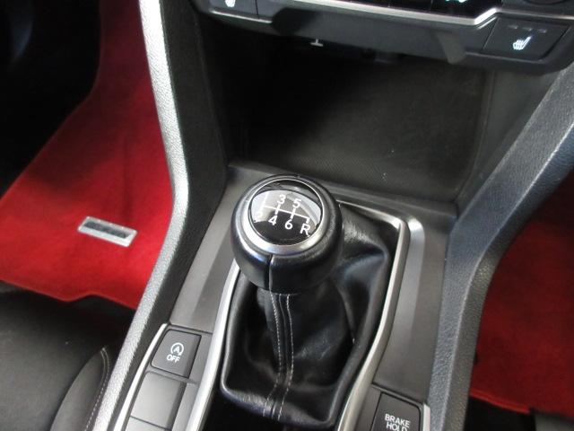 シビック ハッチバックホンダセンシング　禁煙車　６Ｍ／Ｔ　ワンオーナー　センシング　ＬＥＤヘッドライト　シートヒーター　無限フロアマット　無限バイザー　タイプＲリアスポイラー　ナビ　リアカメラ　社外マフラー　ＬＥＤルームライト　ＥＴＣ車載器（11枚目）
