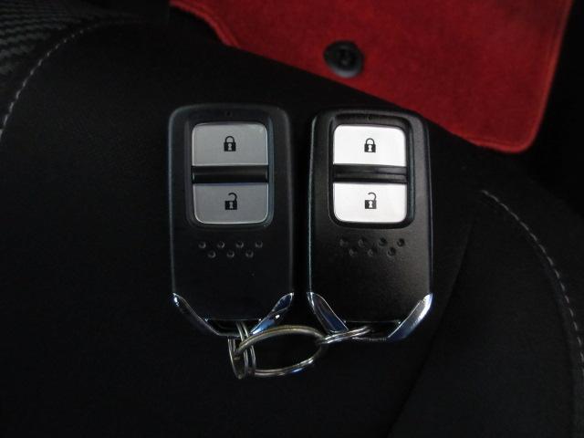 シビック ハッチバックホンダセンシング　禁煙車　６Ｍ／Ｔ　ワンオーナー　センシング　ＬＥＤヘッドライト　シートヒーター　無限フロアマット　無限バイザー　タイプＲリアスポイラー　ナビ　リアカメラ　社外マフラー　ＬＥＤルームライト　ＥＴＣ車載器（17枚目）