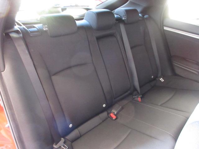 シビック ハッチバックホンダセンシング　禁煙車　６Ｍ／Ｔ　ワンオーナー　センシング　ＬＥＤヘッドライト　シートヒーター　無限フロアマット　無限バイザー　タイプＲリアスポイラー　ナビ　リアカメラ　社外マフラー　ＬＥＤルームライト　ＥＴＣ車載器（24枚目）