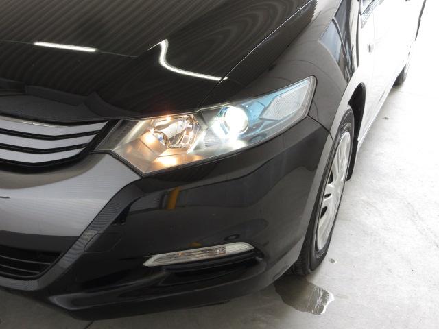 ディスチャージドランプ（ＨＩＤヘッドライト）付き！蛍光灯のような青白色光の明るいヘッドライトです！消費電力が少なく、夜間のドライブに明るい視界を提供いたします！