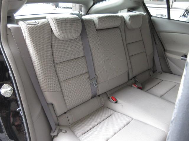 リアシートもゆったり快適に座っていただけますので、後部座席にお乗りの大切な方も楽しくドライブに参加していただけます。