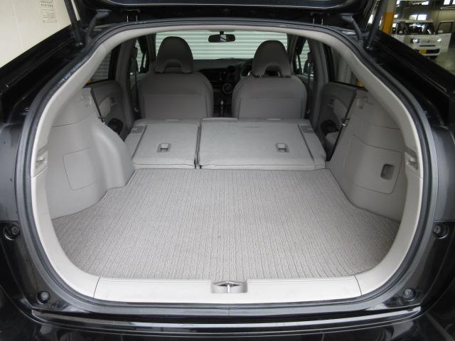 リアシートを倒せば広々荷室の出来上がり♪アレンジ次第でさまざまな荷物が積み込めますよ。