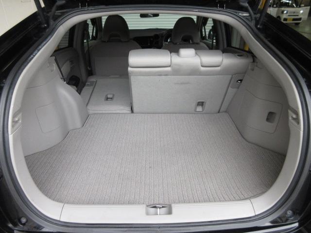 荷物によって片側のみシートを倒して使うことも出来ます！