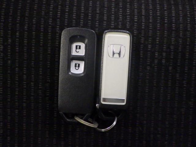 N-ONE プレミアム・Lパッケージ 禁煙車 ツートーンカラー ナビ Bluetooth HIDヘッドライト ETC サイドカーテンエアバック CD DVD ワンセグTV スマートキー 純正アルミ ECONモード 電格ミラ 両席エアバック(10枚目)