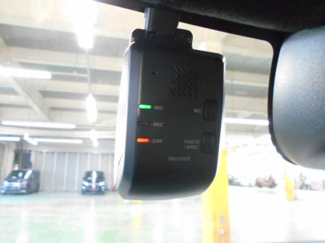 N-BOXカスタム ターボ 禁煙車 元試乗車 1オーナー 8インチコネクトナビ リアカメラ LEDヘッドライト パドルシフト シートヒーター ドアバイザー 革巻きステアリング 左右パワースライドドア シートバックテーブル(7枚目)