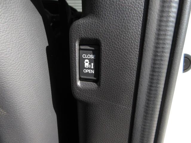 ステップワゴン e:HEVスパーダ 禁煙車 9inナビ(ラジオ・TV・BTA・USB・Mラック) Rカメラ LEDヘッドライト シートヒーター パドルシフト パワーテールゲート サイド・カーテンエアバック ドアバイザー 1オーナー(19枚目)