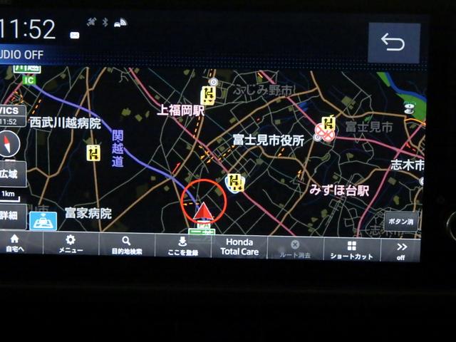 フリード クロスター 禁煙車 元試乗車 ホンダコネクトナビ リアカメラ ブラインドスポットインフォメーション 2列目6:4分割可倒 プライムスムースコンビシート シートヒーター ルーフレール ドラレコ ドアバイザー LKA(5枚目)