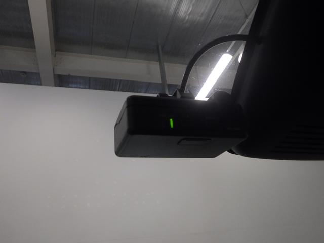 フリード クロスター 禁煙車 元試乗車 ホンダコネクトナビ リアカメラ ブラインドスポットインフォメーション 2列目6:4分割可倒 プライムスムースコンビシート シートヒーター ルーフレール ドラレコ ドアバイザー LKA(7枚目)