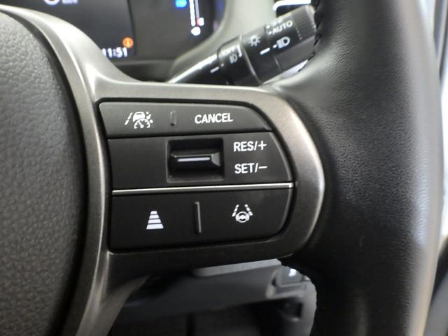 フリード クロスター 禁煙車 元試乗車 ホンダコネクトナビ リアカメラ ブラインドスポットインフォメーション 2列目6:4分割可倒 プライムスムースコンビシート シートヒーター ルーフレール ドラレコ ドアバイザー LKA(12枚目)