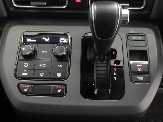 フリード クロスター 禁煙車 元試乗車 ホンダコネクトナビ リアカメラ ブラインドスポットインフォメーション 2列目6:4分割可倒 プライムスムースコンビシート シートヒーター ルーフレール ドラレコ ドアバイザー LKA(13枚目)