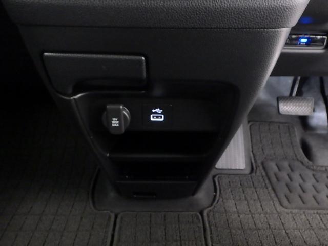 フリード クロスター 禁煙車 元試乗車 ホンダコネクトナビ リアカメラ ブラインドスポットインフォメーション 2列目6:4分割可倒 プライムスムースコンビシート シートヒーター ルーフレール ドラレコ ドアバイザー LKA(15枚目)