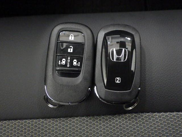 フリード クロスター 禁煙車 元試乗車 ホンダコネクトナビ リアカメラ ブラインドスポットインフォメーション 2列目6:4分割可倒 プライムスムースコンビシート シートヒーター ルーフレール ドラレコ ドアバイザー LKA(19枚目)