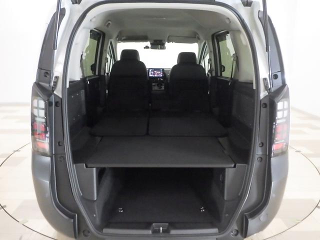 フリード クロスター 禁煙車 元試乗車 ホンダコネクトナビ リアカメラ ブラインドスポットインフォメーション 2列目6:4分割可倒 プライムスムースコンビシート シートヒーター ルーフレール ドラレコ ドアバイザー LKA(27枚目)