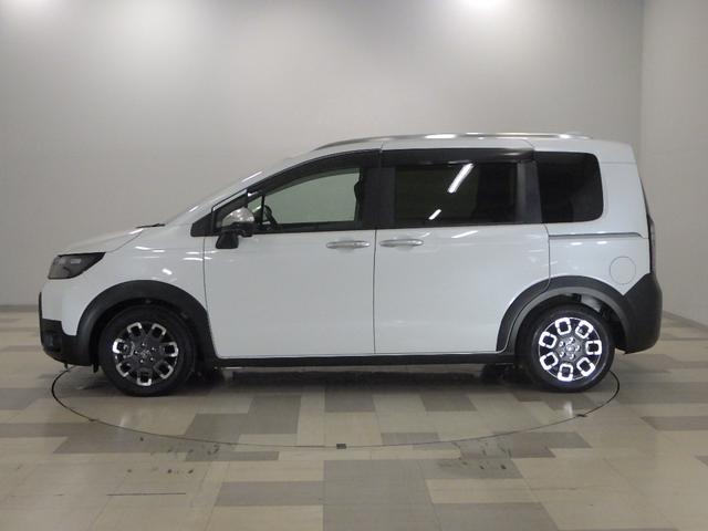 フリード クロスター 禁煙車 元試乗車 ホンダコネクトナビ リアカメラ ブラインドスポットインフォメーション 2列目6:4分割可倒 プライムスムースコンビシート シートヒーター ルーフレール ドラレコ ドアバイザー LKA(31枚目)