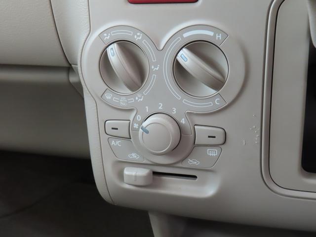 アルトラパン Ｓ　ＣＤステレオ　レーダーブレーキサポート　誤発進抑制機能　キーレスプッシュスタート　セキュリティアラーム　シートヒーター　ディスチャージヘッドライト　革巻きステアリング（7枚目）