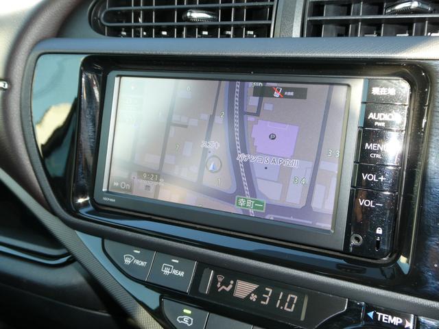 アクア Ｇ　ナビ　バックカメラ　ＥＴＣ　ワンセグ　Ｂｌｕｅｔｏｏｔｈ接続　クルーズコントロール　革巻きステアリング　ステアリングオーディオスイッチ　ナノイー搭載　オートエアコン　シートヒーター（3枚目）