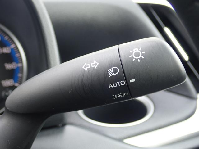 ランディ ＨＹＢＲＩＤ　Ｇ　８インチナビ　ＥＴＣ　ＬＥＤヘッドライト　衝突被害軽減ブレーキ　誤発進抑制機能　レーンアシスト　アダプティブクルーズコントロール　ヒートシーター　Ｂｌｕｅｔｏｏｔｈ接続　ＣＤ再生　ＤＶＤ再生　フルフラット　クリアランスソナー（10枚目）