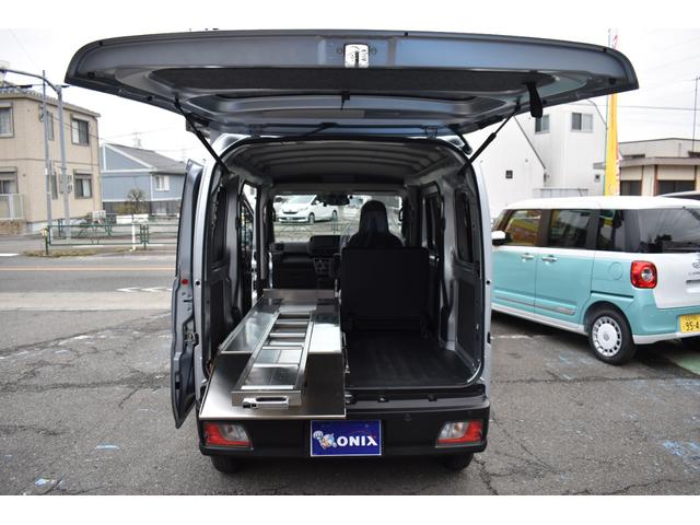 サンバーバン トランスポーター　届出済未使用車／２名乗車／８ナンバー特種車／事業用／軽霊柩車／軽寝台車／軽搬送車／新品搬送レール／社外フルセグナビ／バックカメラ／前後ドライブレコーダー／ＥＴＣ／プライバシーガラスフィルム（11枚目）