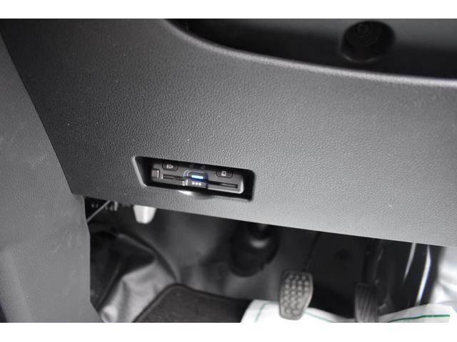 サンバーバン トランスポーター　届出済未使用車／２名乗車／８ナンバー特種車／事業用／軽霊柩車／軽寝台車／軽搬送車／新品搬送レール／社外フルセグナビ／バックカメラ／前後ドライブレコーダー／ＥＴＣ／プライバシーガラスフィルム（28枚目）