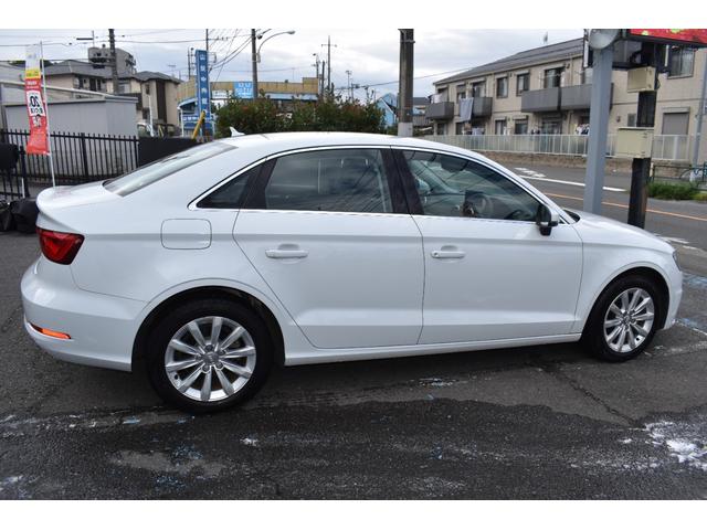 Ａ３セダン １．４ＴＦＳＩ　禁煙車／コンビニエンスパッケージ／ＬＥＤライトパッケージ／純正フルセグナビ／バックカメラ／ＥＴＣ／純正１６インチアルミホイール／プッシュスタート／アイドリングストップ／ＬＥＤヘッドライト／ＬＥＤテール（4枚目）