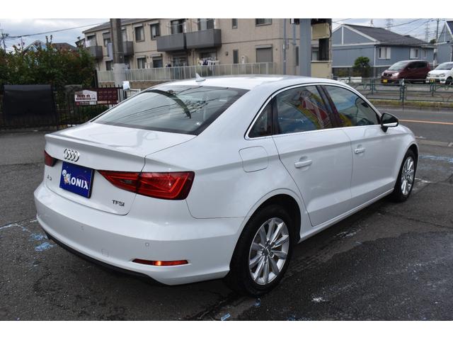 Ａ３セダン １．４ＴＦＳＩ　禁煙車／コンビニエンスパッケージ／ＬＥＤライトパッケージ／純正フルセグナビ／バックカメラ／ＥＴＣ／純正１６インチアルミホイール／プッシュスタート／アイドリングストップ／ＬＥＤヘッドライト／ＬＥＤテール（8枚目）