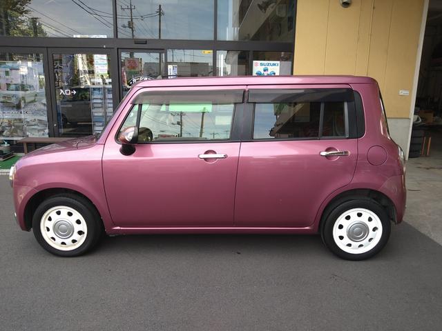 アルトラパンショコラ Ｘ　アイドリングストップ　ＨＩＤ　オートライト　ナビ　ＴＶ　ＤＶＤ　ＣＤ　ブルートゥース　プッシュスタート　スマートキー　オートエアコン　純正ホワイトアルミホイール　ウインカーミラー　盗難防止システム（4枚目）