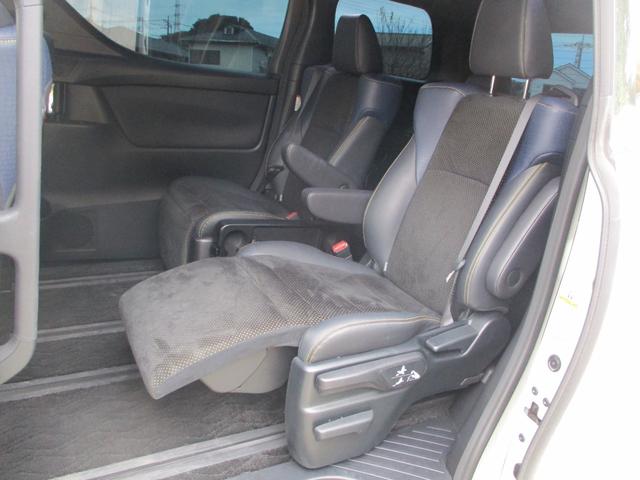 ヴェルファイア ２．５Ｚ　Ａエディション　ゴールデンアイズ　アルパインナビ　ＴＶ　バックカメラ　皮シート　ＥＴＣ（6枚目）