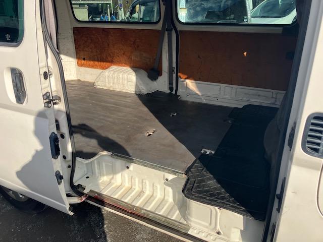 NISSAN CARAVAN LONG DX