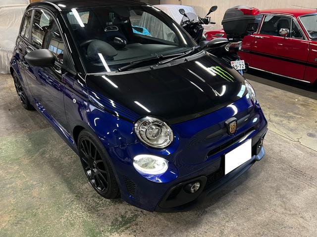 アバルト595 モンスターエナジー・ヤマハ モンスターエナジー ヤマハ 限定車 5速マニュアル 世界限定2000台 高性能エキゾーストシステム レコードモンツァ 専用17インチアルミホイール ブラック仕上げブレーキキャリパー(6枚目)