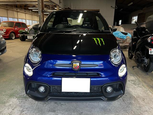 アバルト595 モンスターエナジー・ヤマハ モンスターエナジー ヤマハ 限定車 5速マニュアル 世界限定2000台 高性能エキゾーストシステム レコードモンツァ 専用17インチアルミホイール ブラック仕上げブレーキキャリパー(7枚目)