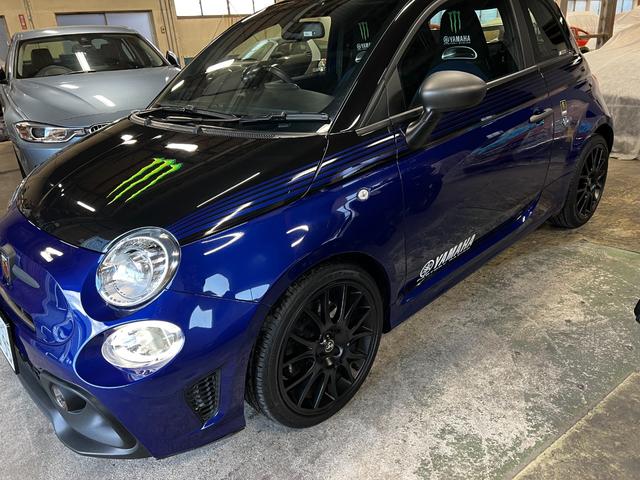 アバルト595 モンスターエナジー・ヤマハ モンスターエナジー ヤマハ 限定車 5速マニュアル 世界限定2000台 高性能エキゾーストシステム レコードモンツァ 専用17インチアルミホイール ブラック仕上げブレーキキャリパー(9枚目)