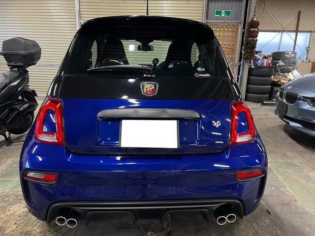 アバルト595 モンスターエナジー・ヤマハ モンスターエナジー ヤマハ 限定車 5速マニュアル 世界限定2000台 高性能エキゾーストシステム レコードモンツァ 専用17インチアルミホイール ブラック仕上げブレーキキャリパー(11枚目)