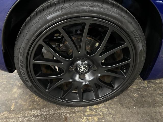 アバルト595 モンスターエナジー・ヤマハ モンスターエナジー ヤマハ 限定車 5速マニュアル 世界限定2000台 高性能エキゾーストシステム レコードモンツァ 専用17インチアルミホイール ブラック仕上げブレーキキャリパー(12枚目)