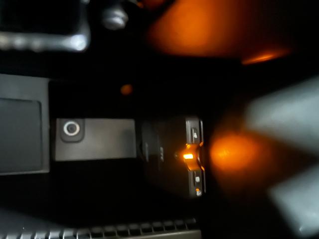 アバルト595 モンスターエナジー・ヤマハ モンスターエナジー ヤマハ 限定車 5速マニュアル 世界限定2000台 高性能エキゾーストシステム レコードモンツァ 専用17インチアルミホイール ブラック仕上げブレーキキャリパー(27枚目)