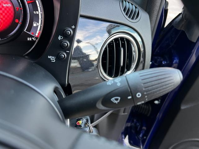 アバルト595 モンスターエナジー・ヤマハ モンスターエナジー ヤマハ 限定車 5速マニュアル 世界限定2000台 高性能エキゾーストシステム レコードモンツァ 専用17インチアルミホイール ブラック仕上げブレーキキャリパー(29枚目)